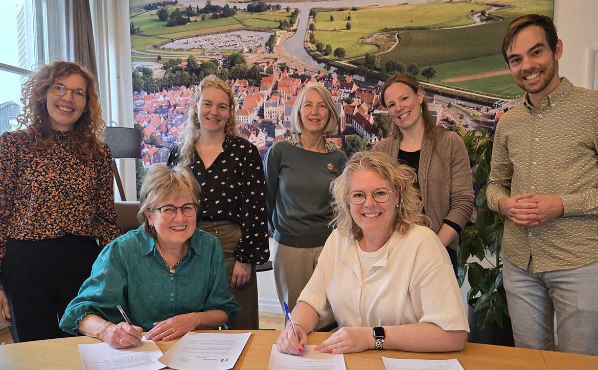 Ondertekening-adoptieovereenkomst