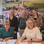 De adoptieovereenkomst is getekend!